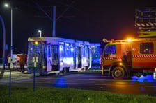 Tramwaj nr 10 wjechał w bok autobusu nr 107. Cztery osoby są lekko ranne